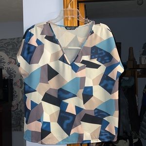 Geo Print Keyhole Top NWOT
